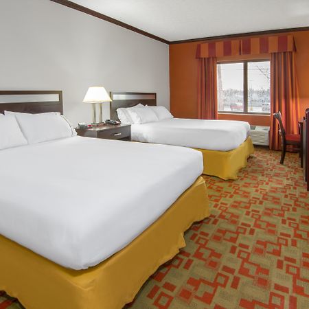 Holiday Inn Express Cleveland Airport - Brook Park By Ihg Exterior foto