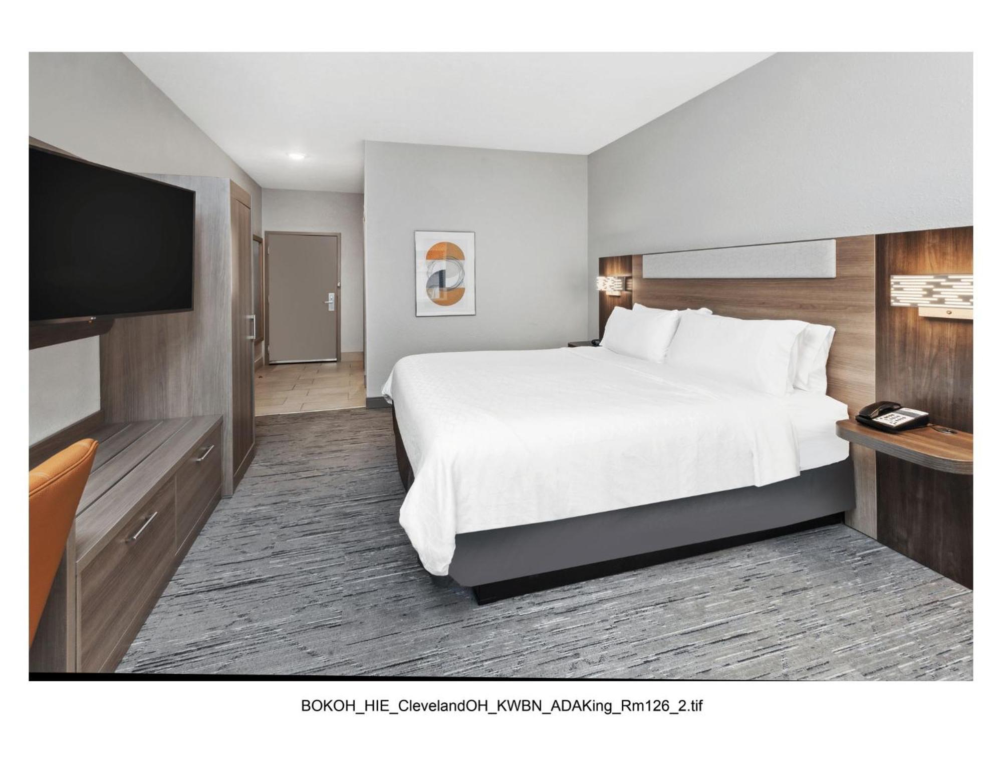 Holiday Inn Express Cleveland Airport - Brook Park By Ihg Exterior foto
